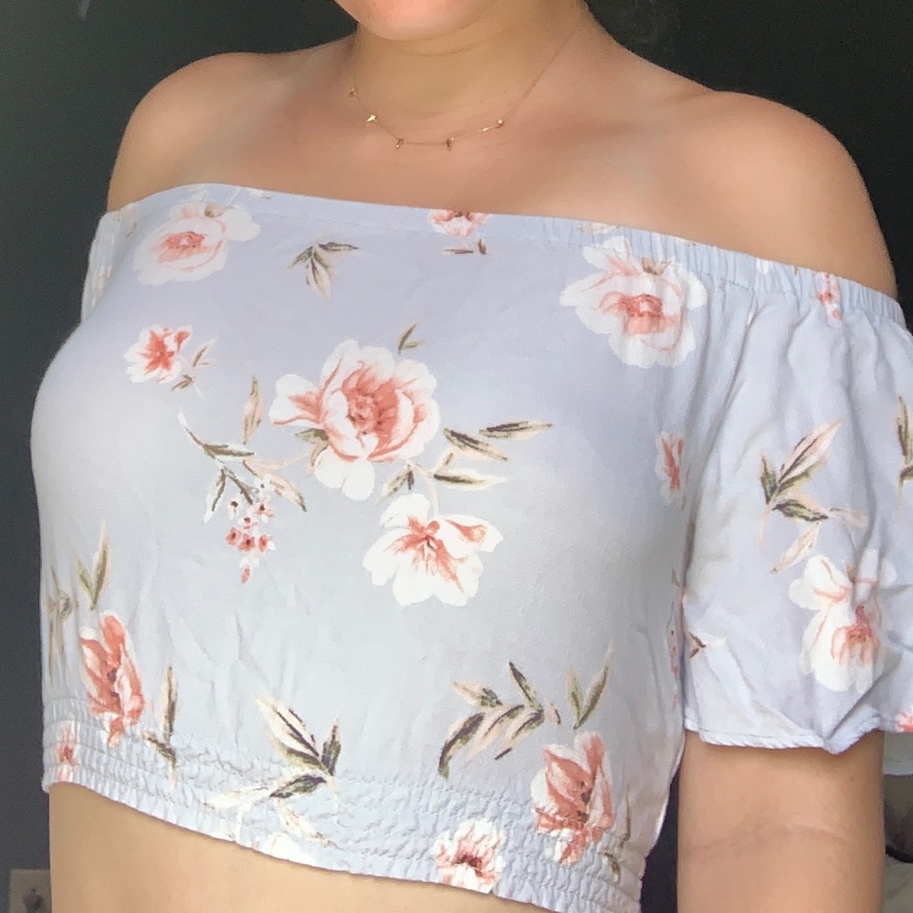 Kendall & kylie off the shoulder floral crop top